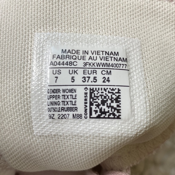 New Converse size 7 high top fuzzy sneakers - Picture 6 of 6